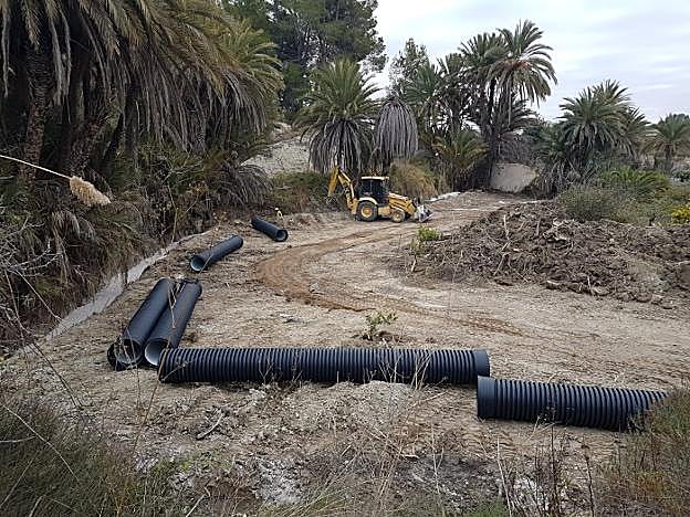 Trabajos para el entubamiento de La Acequeta (drch.), en el término de Ulea. 
