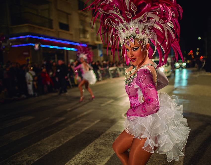 José Luis Montero, Paco Nadal y Joaquín Zamora retratan los mejores paisajes, monumentos y fiestas en el libro 'Sin prisas', editado por el Instituto de Turismo
