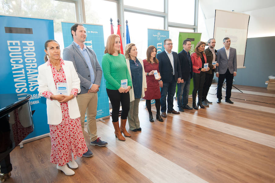 La consejera de Educación entrega 80 placas de reconocimiento a los participantes y 40 trofeos a los centros de excelencia inscritos en el programa desde hace cuatro años