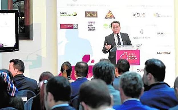 Gustavo Machín se dirige a los asistentes al Foro Nueva Murcia en el Real Casino, ayer por la mañana. 