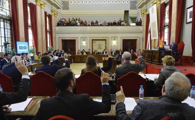 Imagen de archivo de un pleno en el Ayuntamiento de Murcia. 