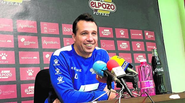 El entrenador de ElPozo Murcia, Diego Giustozzi. 