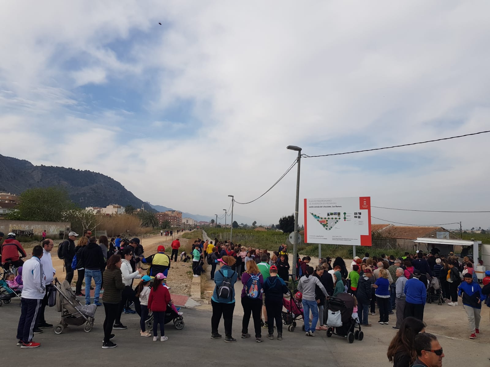 Los participantes realizaron 12 ecotalleres durante todo el recorrido y disfrutaron de un concierto, paella y espectáculo infantil