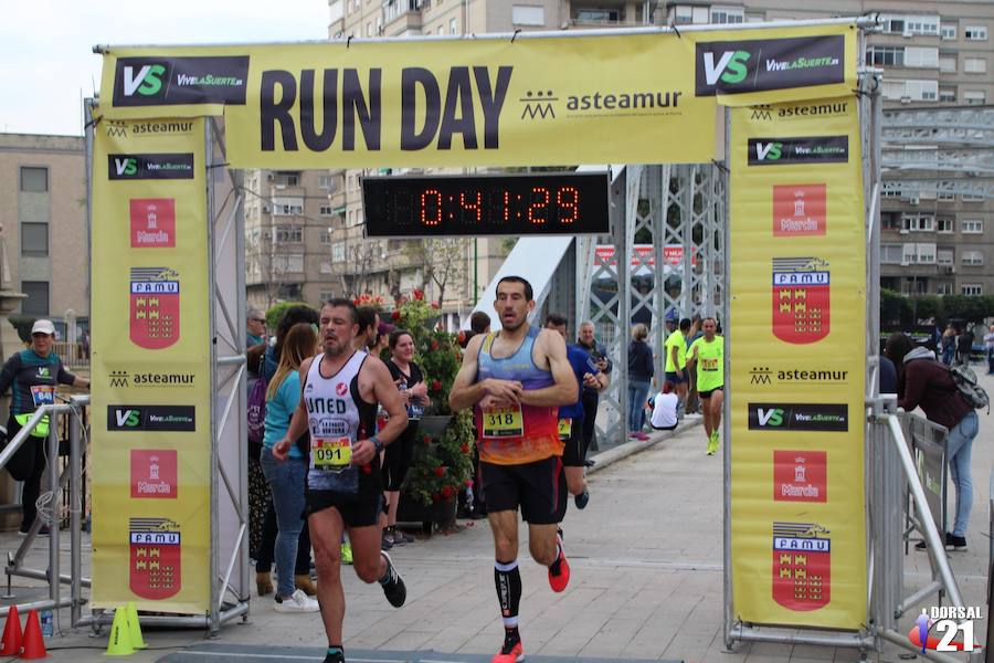 Francisco Pastor gana la prueba con un tiempo de 33:35 minutos en los 10 kilómetros, imponiéndose en féminas Saray Paredes con una marca de 42:15