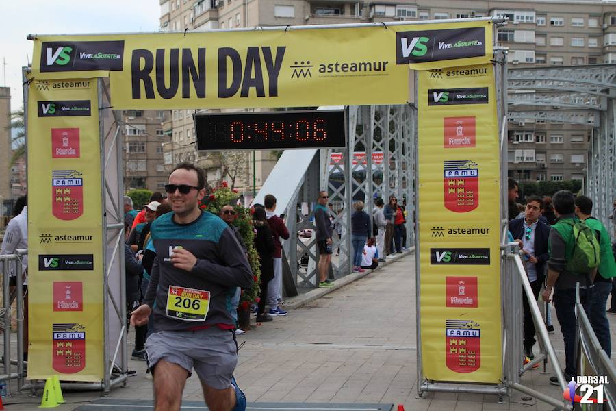 Francisco Pastor gana la prueba con un tiempo de 33:35 minutos en los 10 kilómetros, imponiéndose en féminas Saray Paredes con una marca de 42:15