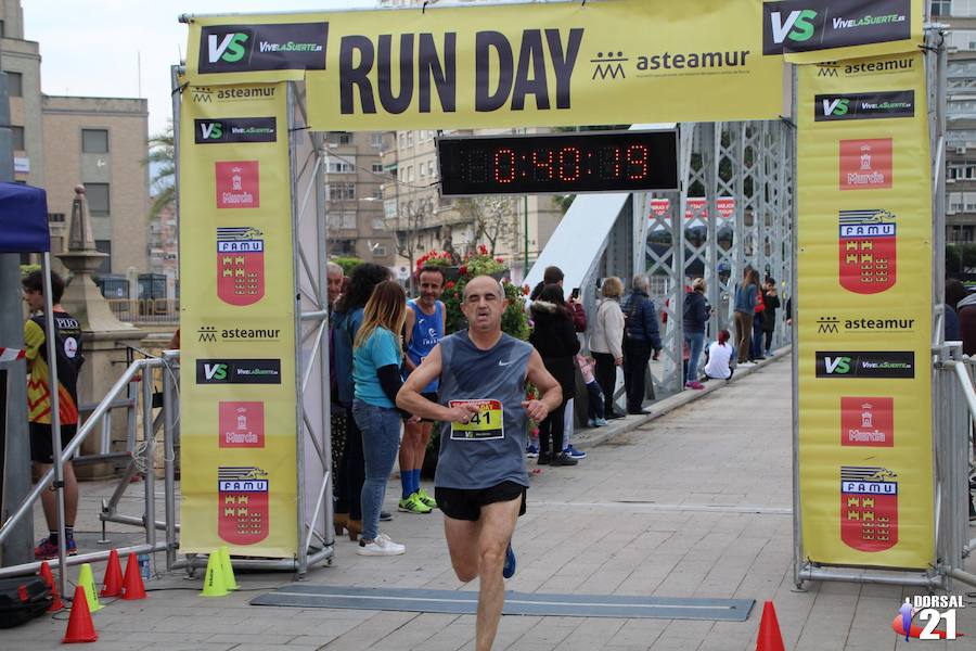 Francisco Pastor gana la prueba con un tiempo de 33:35 minutos en los 10 kilómetros, imponiéndose en féminas Saray Paredes con una marca de 42:15