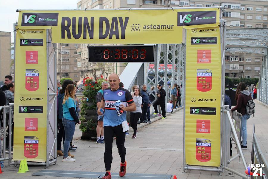 Francisco Pastor gana la prueba con un tiempo de 33:35 minutos en los 10 kilómetros, imponiéndose en féminas Saray Paredes con una marca de 42:15