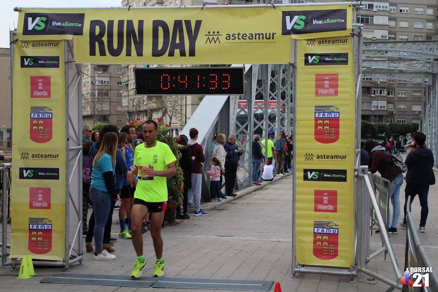 Francisco Pastor gana la prueba con un tiempo de 33:35 minutos en los 10 kilómetros, imponiéndose en féminas Saray Paredes con una marca de 42:15