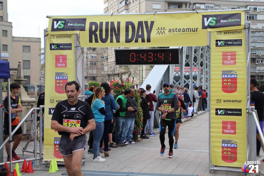 Francisco Pastor gana la prueba con un tiempo de 33:35 minutos en los 10 kilómetros, imponiéndose en féminas Saray Paredes con una marca de 42:15