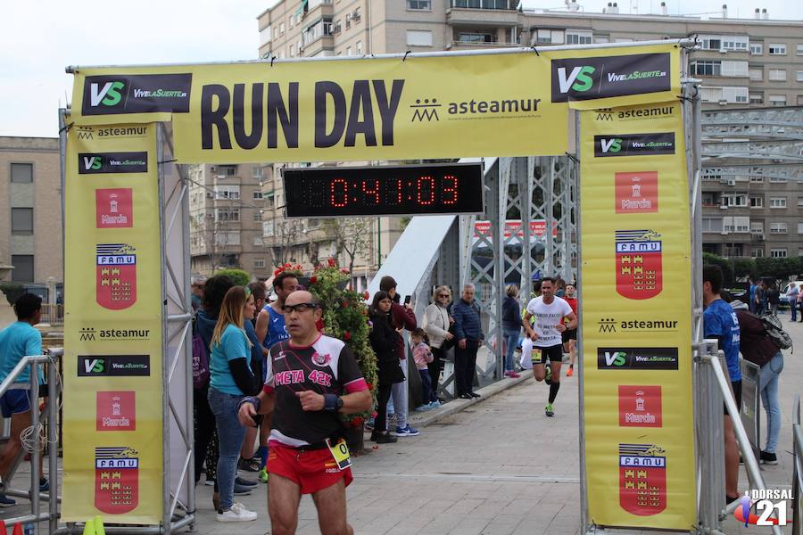 Francisco Pastor gana la prueba con un tiempo de 33:35 minutos en los 10 kilómetros, imponiéndose en féminas Saray Paredes con una marca de 42:15