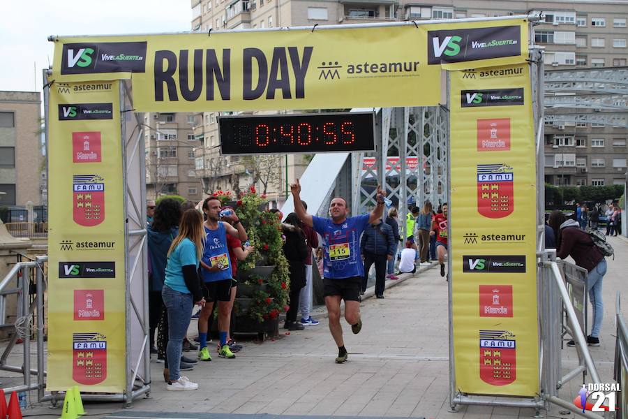 Francisco Pastor gana la prueba con un tiempo de 33:35 minutos en los 10 kilómetros, imponiéndose en féminas Saray Paredes con una marca de 42:15