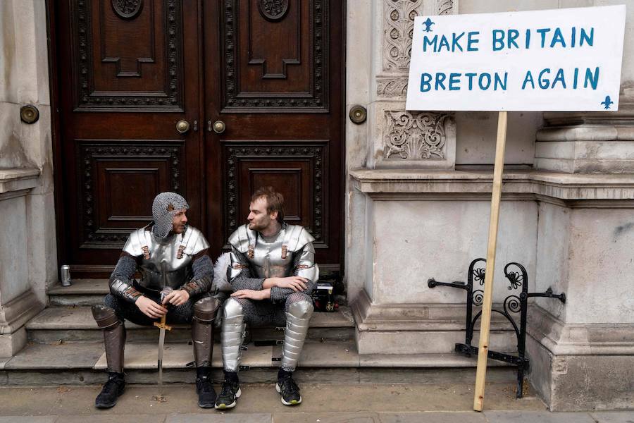 Un millón de británicos, según los organizadores, procedentes de las islas escocesas, de Bristol, Mánchester o Leeds se han manifestado por el centro de Londres para exigir que se celebre un segundo referéndum sobre el 'Brexit'.