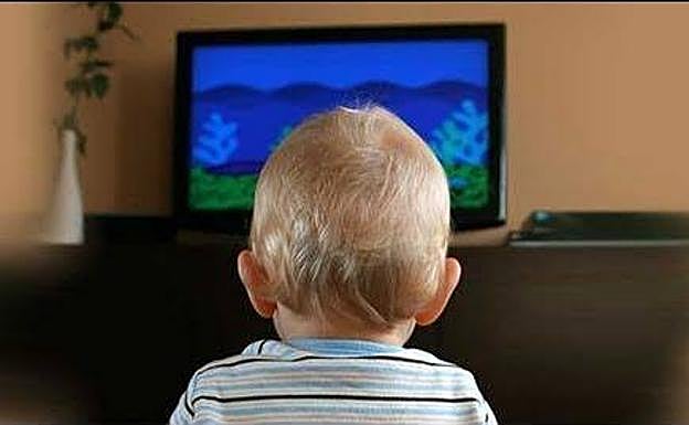 Científicos desvelan la razón por la que los bebés no deberían ver la televisión