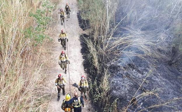 Efectivos del Plan Infomur después de extinguir el incendio.