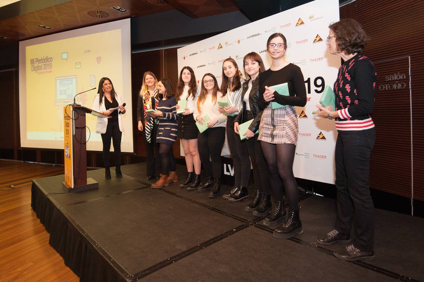 Los grupos Cazanoticias 3.0, Los Metamórficos, Weare2, Chiripifláuticos, Los Periodistas sin Fronteras y Diario IP, ganadores de la décima edición del concurso escolar 'Mi Periódico Digital'