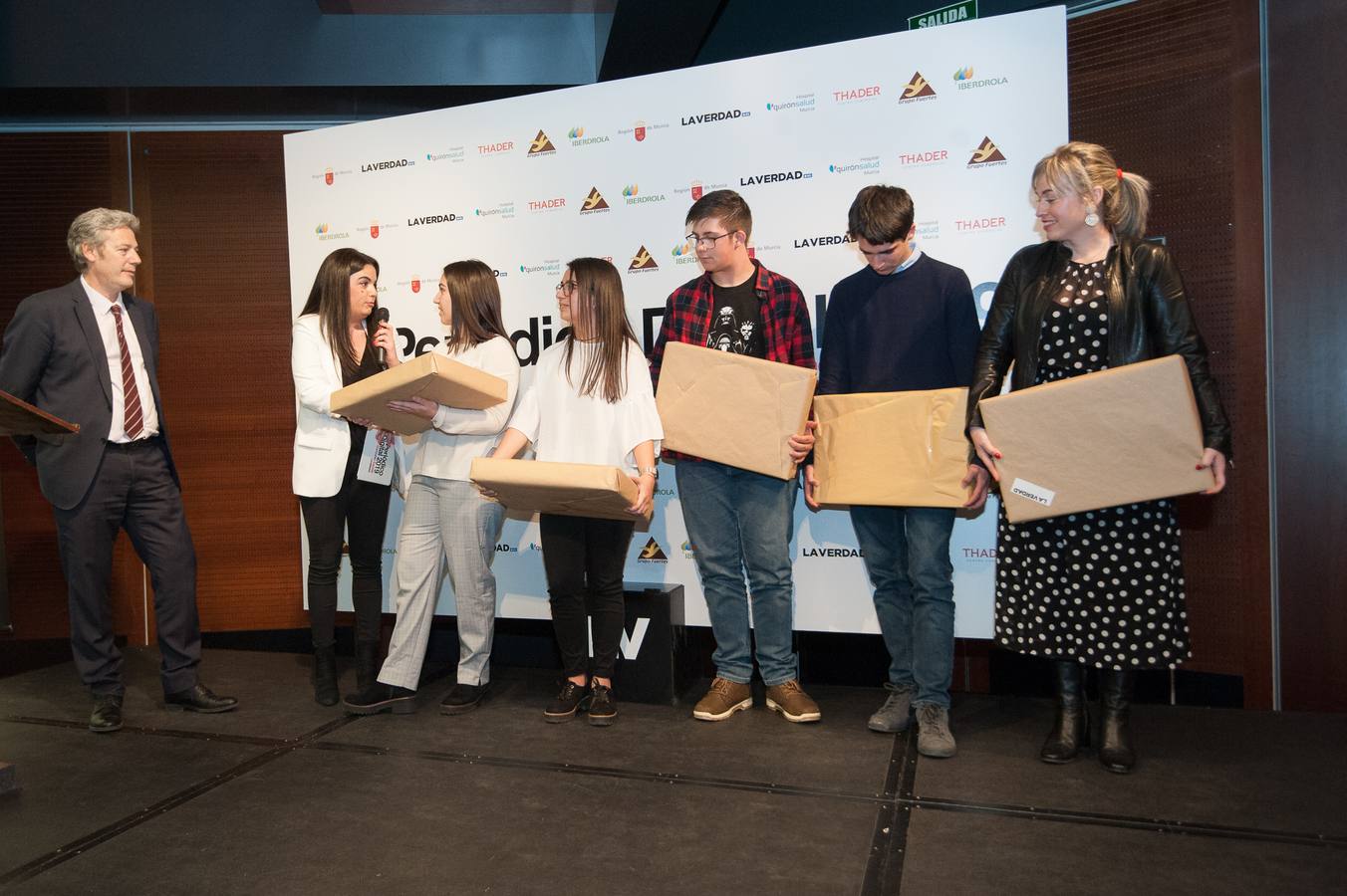 Los grupos Cazanoticias 3.0, Los Metamórficos, Weare2, Chiripifláuticos, Los Periodistas sin Fronteras y Diario IP, ganadores de la décima edición del concurso escolar 'Mi Periódico Digital'