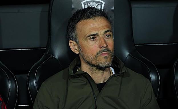 Luis Enrique, durante el partido entre España y Noruega disputado en Mestalla. 