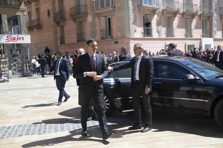 El presidente del Gobierno firmó en el Libro de Oro de la corporación municipal
