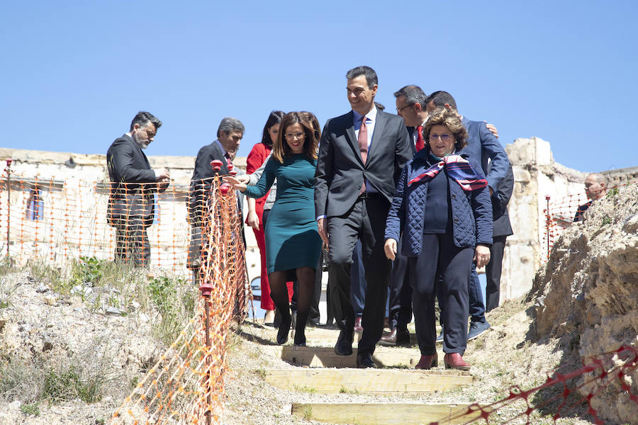 El presidente del Gobierno firmó en el Libro de Oro de la corporación municipal