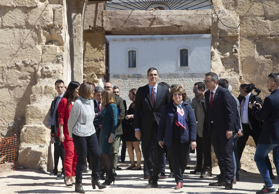 El presidente del Gobierno firmó en el Libro de Oro de la corporación municipal