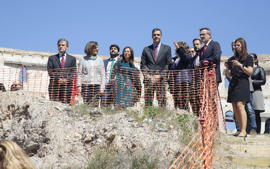 El presidente del Gobierno firmó en el Libro de Oro de la corporación municipal