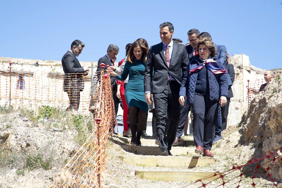 El presidente del Gobierno firmó en el Libro de Oro de la corporación municipal