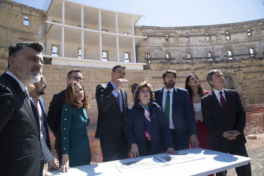 El presidente del Gobierno firmó en el Libro de Oro de la corporación municipal