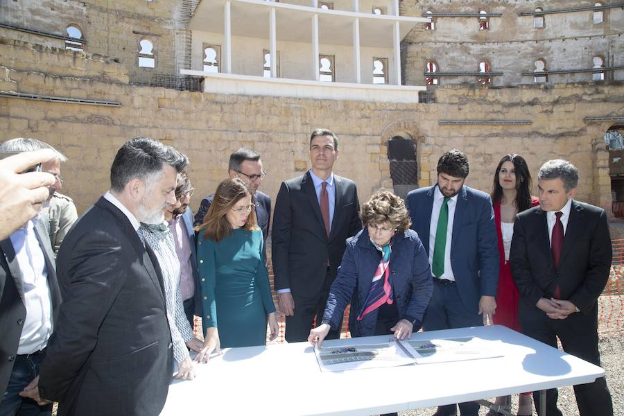 El presidente del Gobierno firmó en el Libro de Oro de la corporación municipal