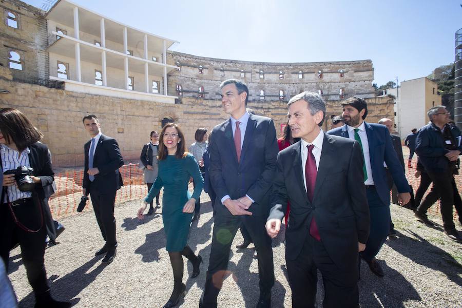 El presidente del Gobierno firmó en el Libro de Oro de la corporación municipal