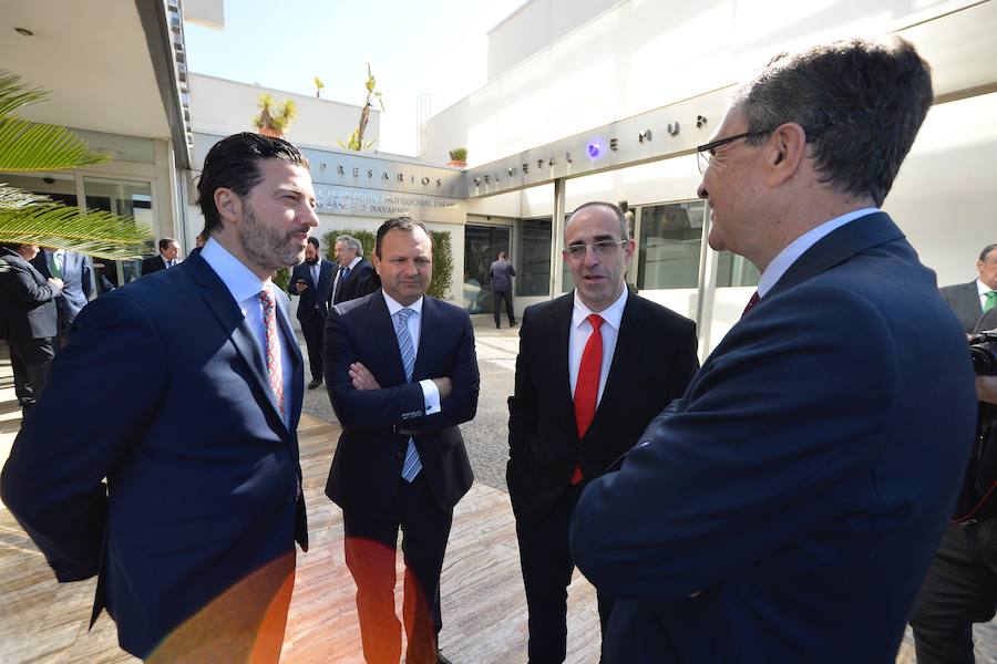 El presidente del Gobierno de España recibe una avalancha de reivindicaciones de empresarios y del Ejecutivo autónomo en su visita a la Región