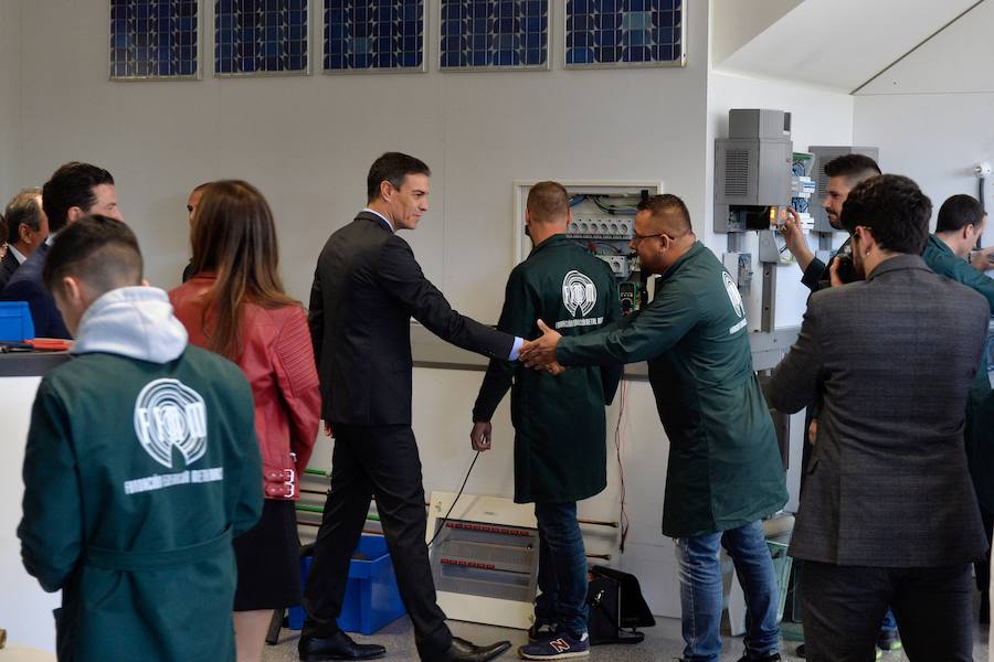 El presidente del Gobierno de España recibe una avalancha de reivindicaciones de empresarios y del Ejecutivo autónomo en su visita a la Región