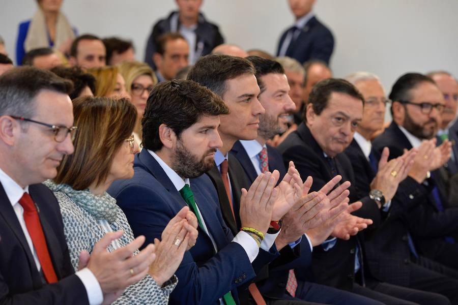 El presidente del Gobierno de España recibe una avalancha de reivindicaciones de empresarios y del Ejecutivo autónomo en su visita a la Región