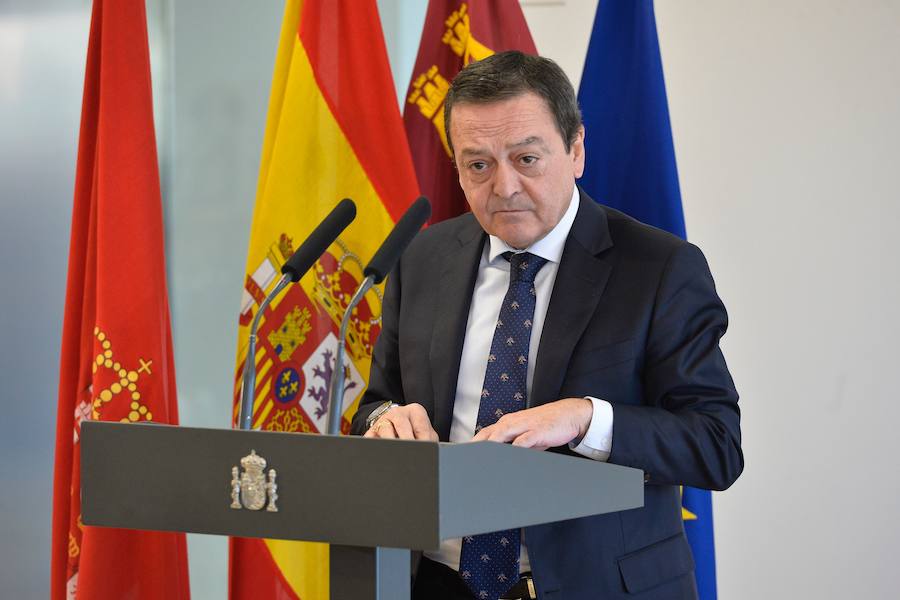 El presidente del Gobierno de España recibe una avalancha de reivindicaciones de empresarios y del Ejecutivo autónomo en su visita a la Región