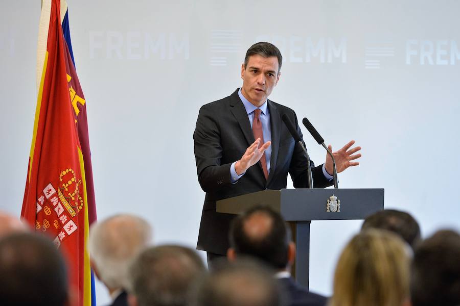 El presidente del Gobierno de España recibe una avalancha de reivindicaciones de empresarios y del Ejecutivo autónomo en su visita a la Región