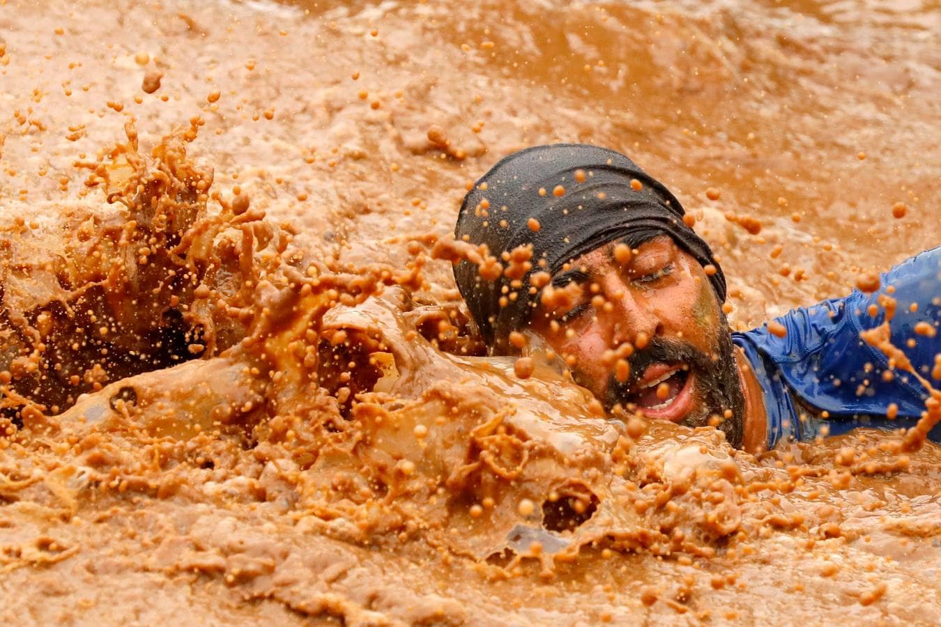 Miles de corredores participan en la Carrera de Barro de Tel Aviv celebrada en el Parque Yarkon de Tel Aviv, Israel. Más de 6.000 personas se dan cita cada año en la competición.