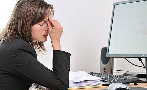 Denuncia a su jefe por «tirarse pedos» en la oficina