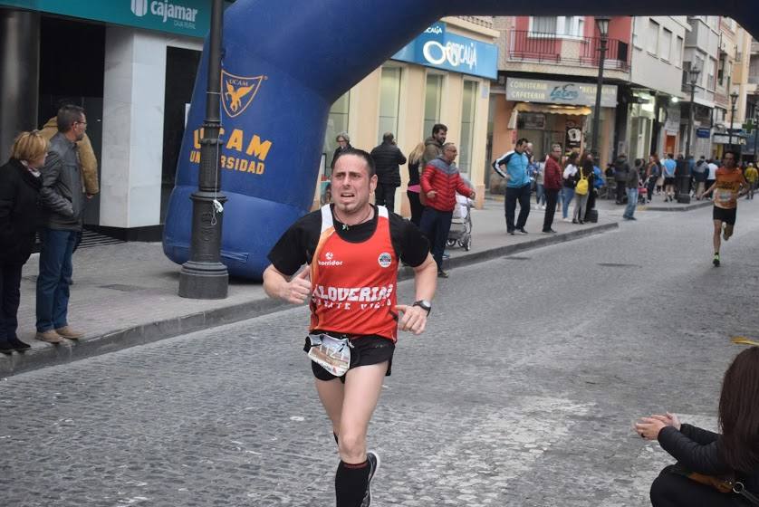 El atleta del Inassa Premium se lleva la prueba con un tiempo de 34:11 minutos, mientras que la corredora del Grupo Alcaraz hace una marca de 44:18