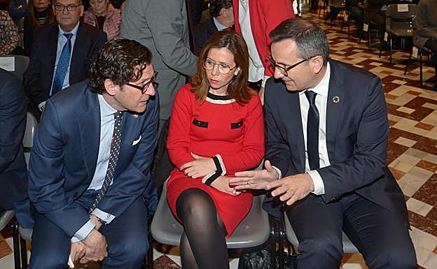 Miguel Pasqual del Riquelme, presidente del TSJ; Ana Belén Castejón, alcaldesa de Cartagena; y Diego Conesa, secretario general del PSRM.