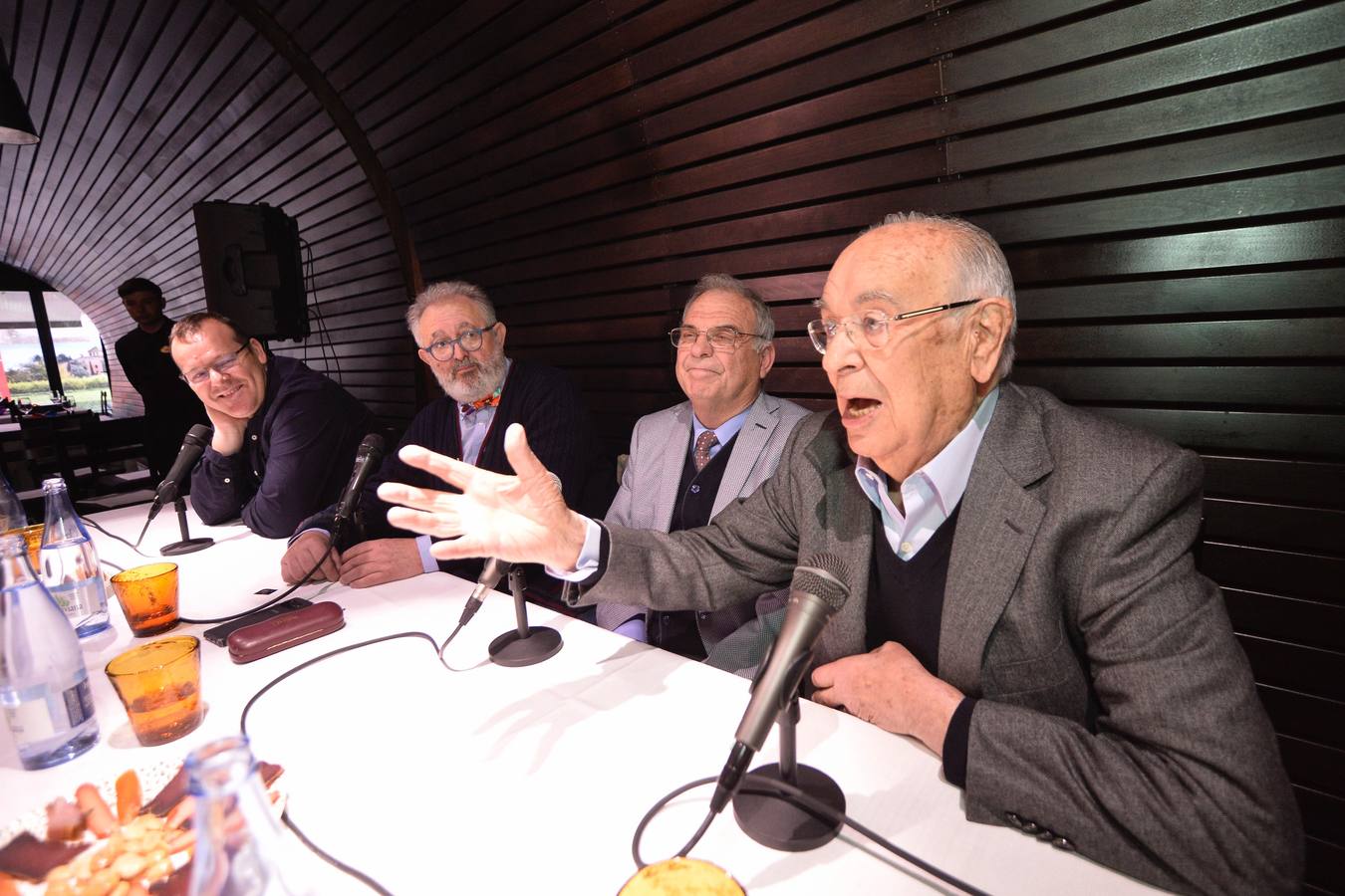 Pablo González, Alfonso Egea, José María Alcaraz y Raimundo González comparten su experiencia con alumnos que se están iniciando en el mundo de la cocina