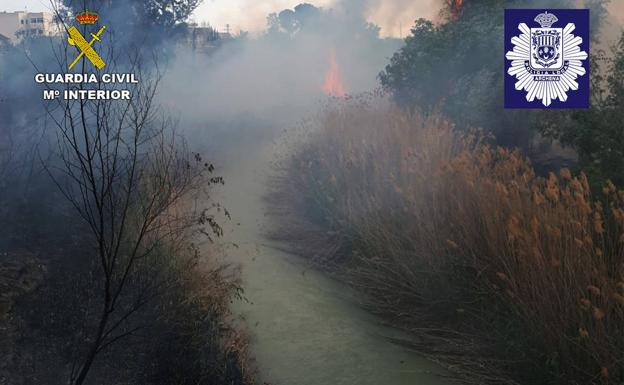 Fuego originado en una zona de monte de la ribera del río Segura, a su paso por Archena.