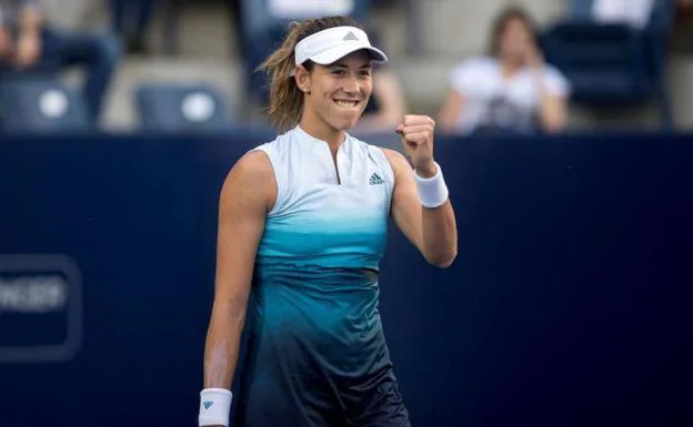 a tenista española Garbiñe Muguruza celebra su victoria ante la francesa Kristin Mladenovic.