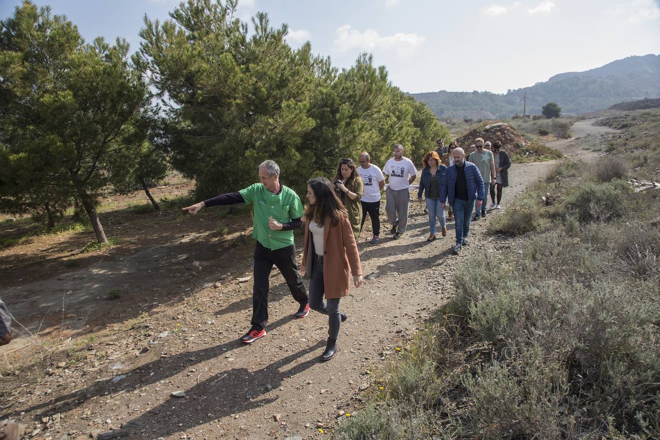 La portavoz adjunta de Unidas Podemos en el Congreso, Ione Belarra, visitó ayer Llano del Beal.