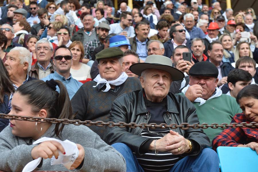 El festival de la AECC celebra su XXV edición con un gran espectáculo. Trece orejas y tres rabos en un festejo de alto nivel artístico