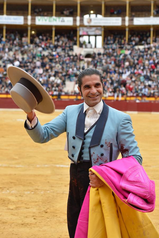 El festival de la AECC celebra su XXV edición con un gran espectáculo. Trece orejas y tres rabos en un festejo de alto nivel artístico