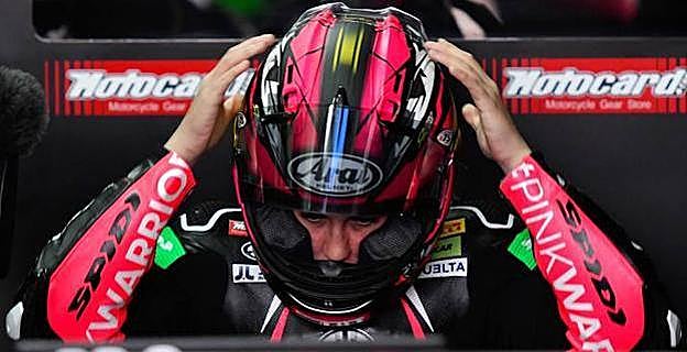 La piloto ceheginera preparándose para una carrera. 