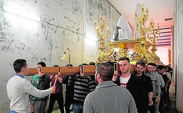 Portapasos juveniles del Ósculo, en un ensayo.