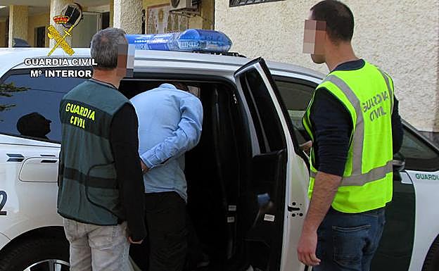 Detención de uno de los autores.