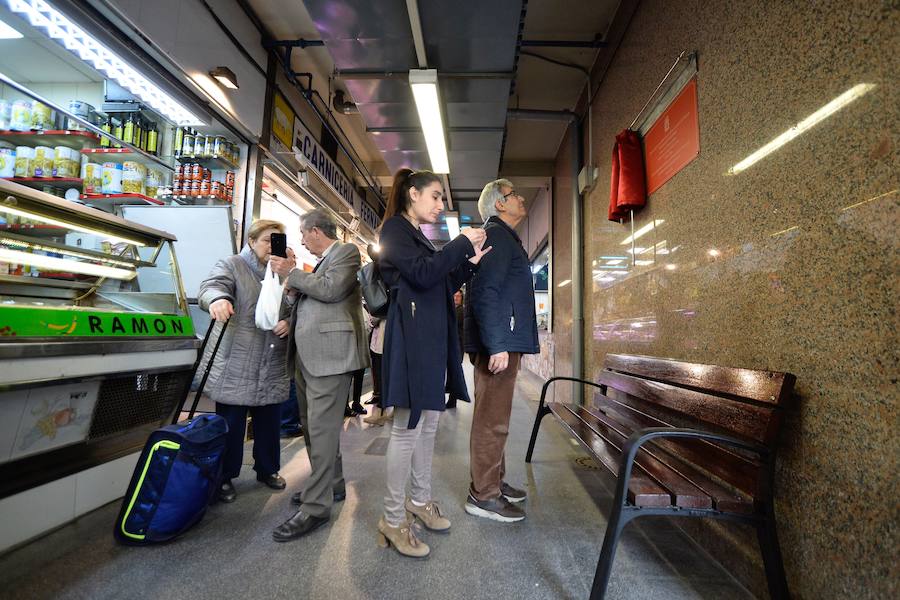 En el día que cumpliría 76 años, el también cronista oficial de la ciudad, que falleció el pasado mes de noviembre, fue el protagonista de un acto en el que se presentó las insignias con las que contará por la labor llevada a cabo