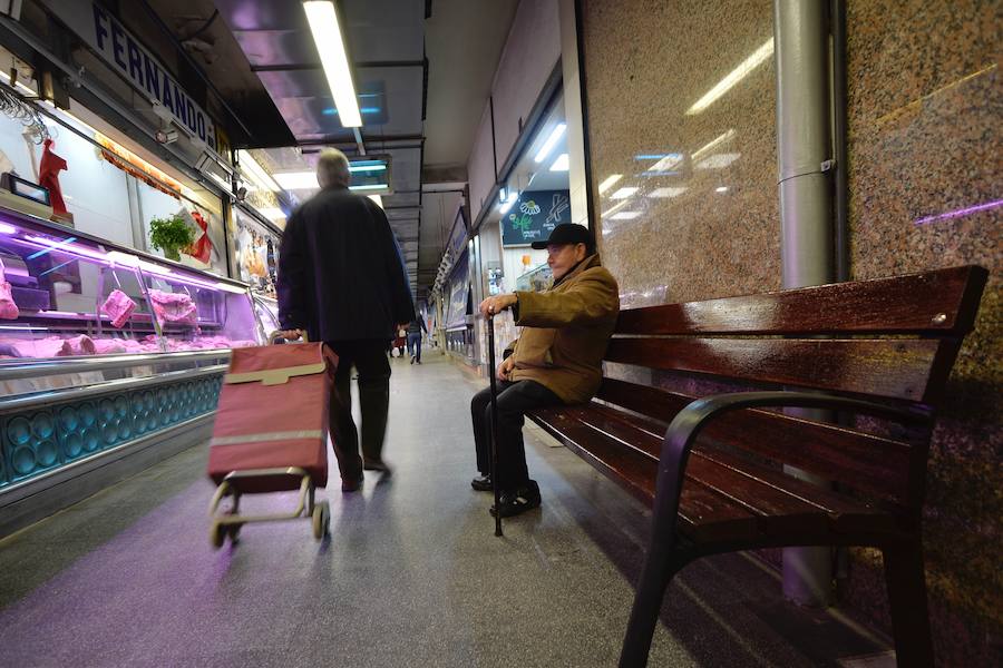 En el día que cumpliría 76 años, el también cronista oficial de la ciudad, que falleció el pasado mes de noviembre, fue el protagonista de un acto en el que se presentó las insignias con las que contará por la labor llevada a cabo