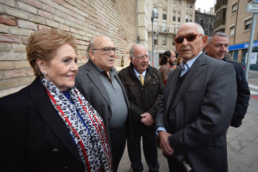 En el día que cumpliría 76 años, el también cronista oficial de la ciudad, que falleció el pasado mes de noviembre, fue el protagonista de un acto en el que se presentó las insignias con las que contará por la labor llevada a cabo